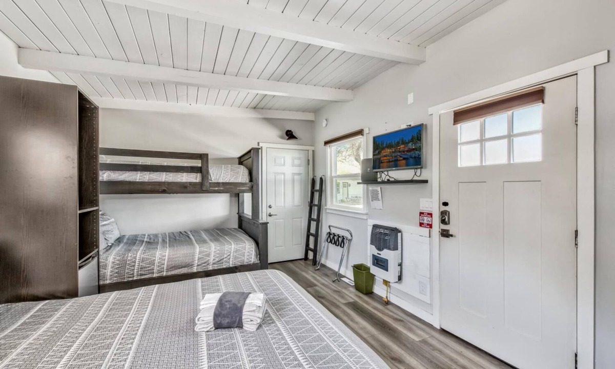 Walker Apartment | WWM 10 · 10 Family Adventure bunk suite, explore, relax