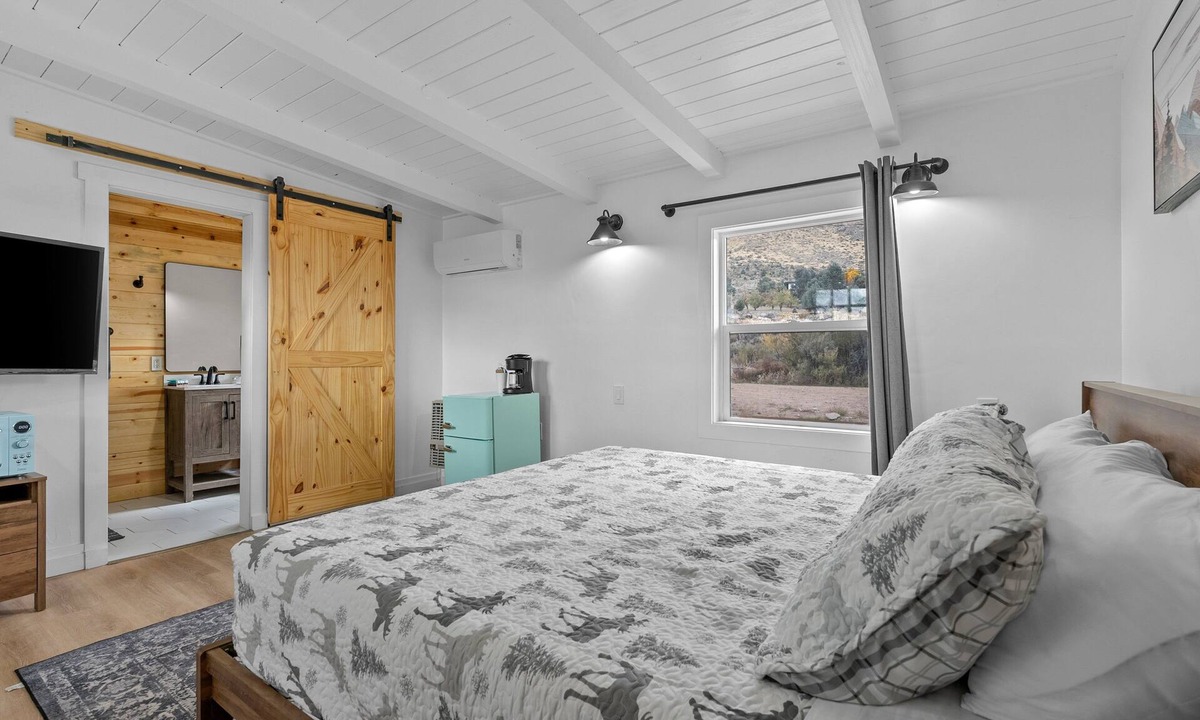 Walker Condo | WWM 4 · 4 E. Sierra's base camp 2 Bed Suite, wifi WWM 4