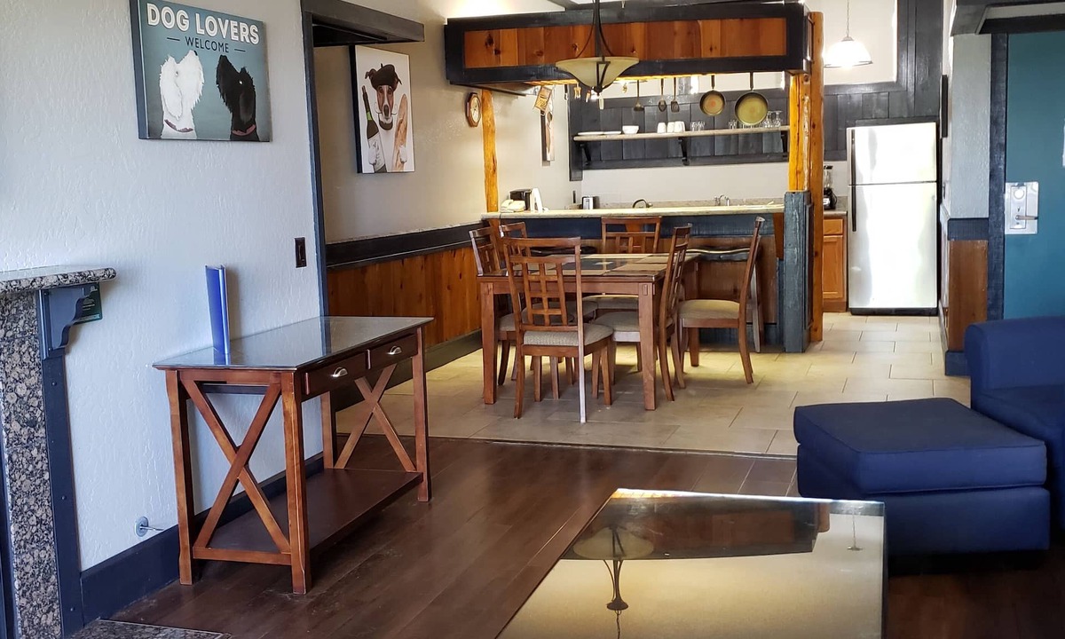 Tahoe Village Resort | Xmas discount: New Yr. @ Ridge Sierra resort @ Hvenly. Great amenities. Dogs ok.