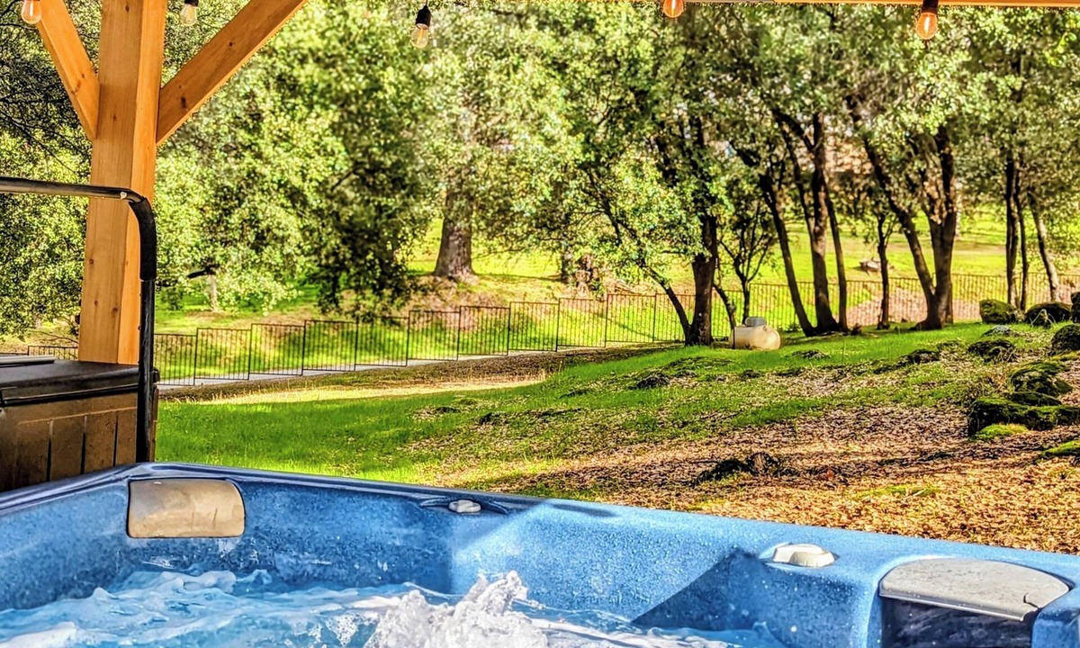 Oakhurst House | Yosemite + Bass Lake – Hot Tub, Games, Sleeps 13