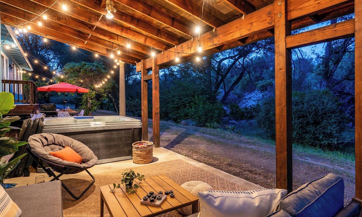Mariposa House | Yosemite Creekside Family Oasis - Hot Tub, Foosball, Pets Welcome-5 Min to Town