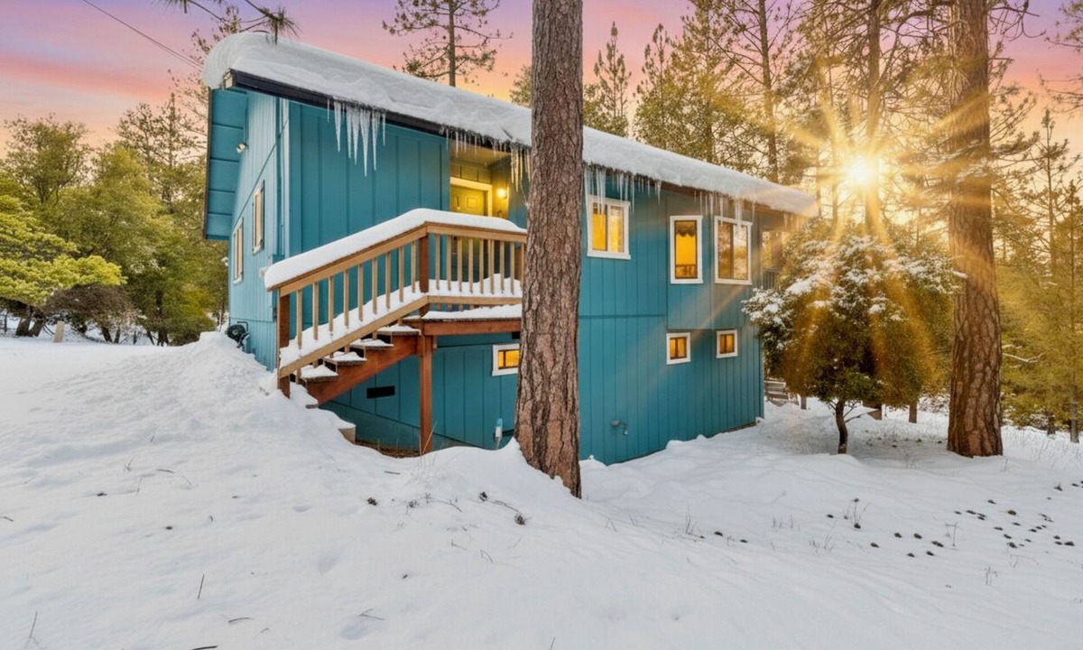 Groveland Cabin | Yosemite Family Retreat: Dogs OK! Games, Lake, Deers, Golf, Family Reunion!