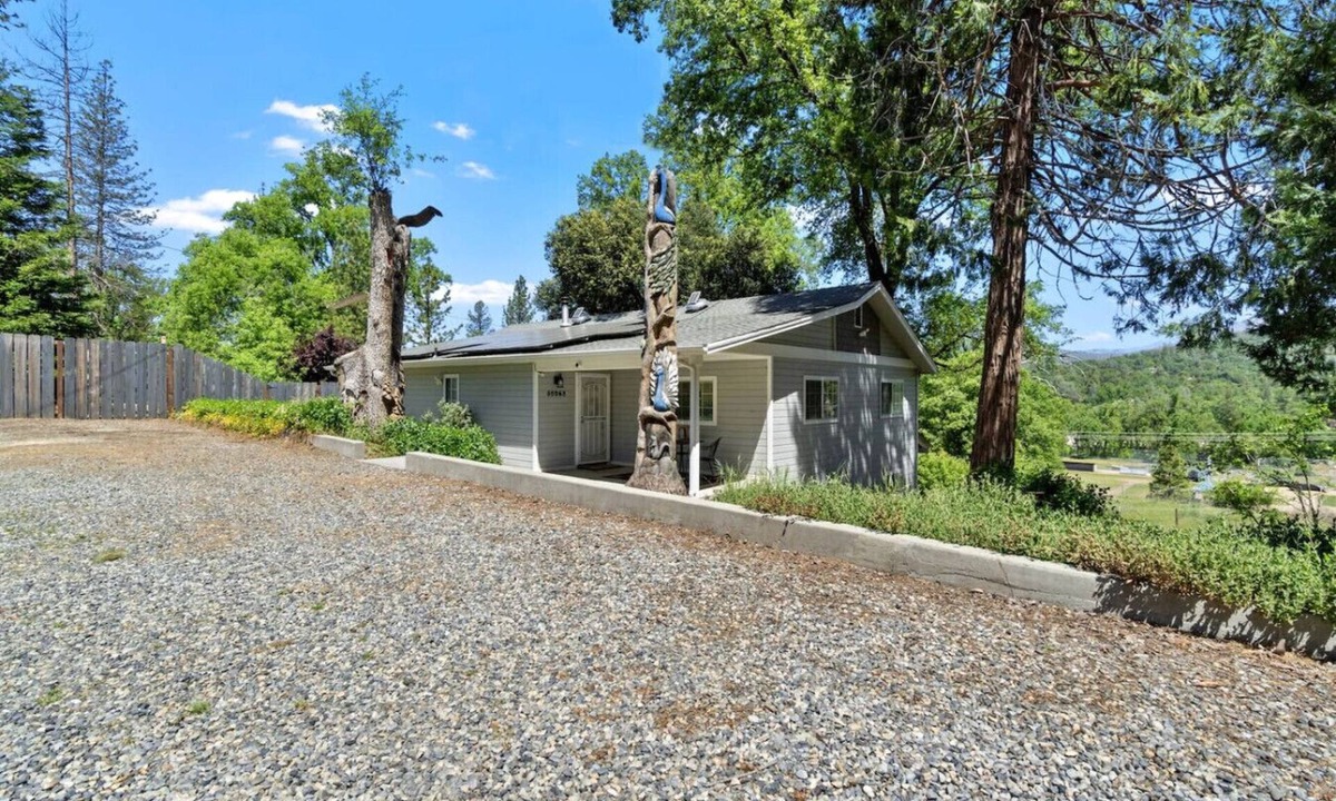 Oakhurst House | Yosemite, Hot Tub, Pets - Memories!