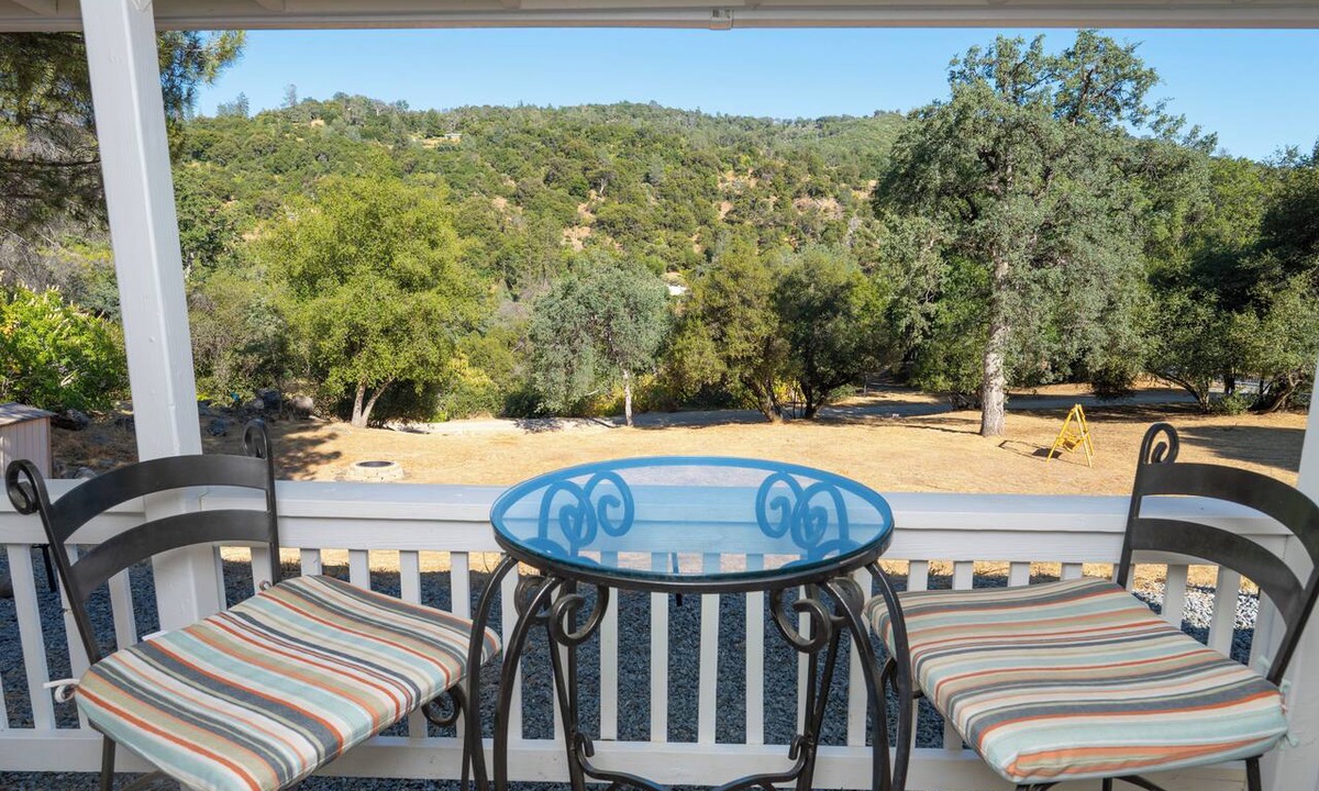 Yosemite Forks House | Yosemite Retreat Near Bass Lake with Firepit, BBQ & Sauna
