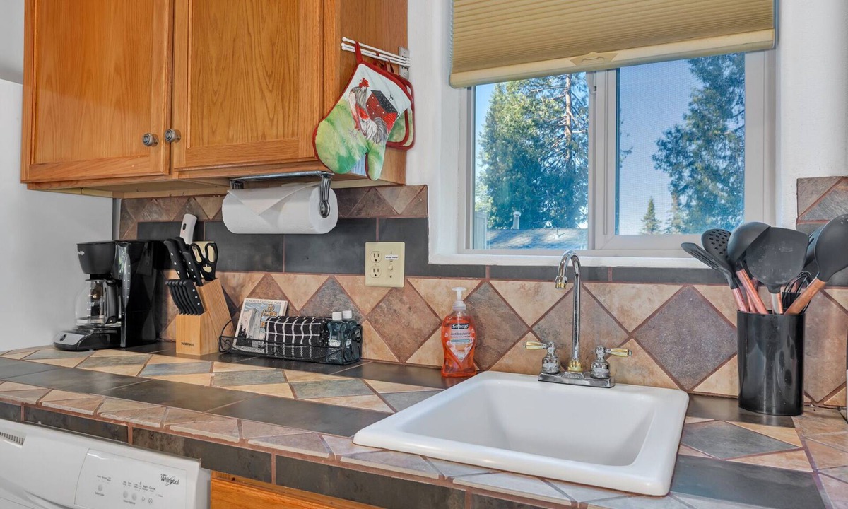 Yosemite West Cabin | Yosemite Woods – Charming Upper and Secluded 1 BDR Inside YNP!