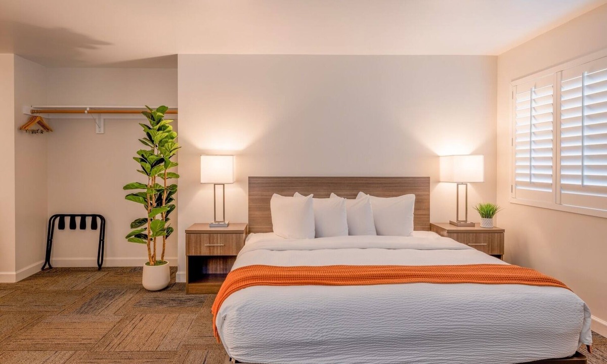 Moss Landing Hotel | Your Coastal Hideaway: King Room