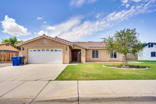 Yuma House | Yuma Family Home w/Covered Patio + Grill!