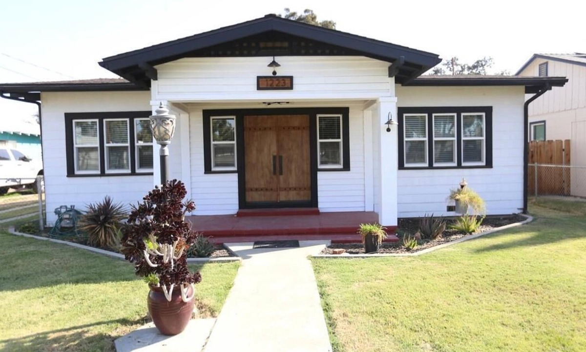 Hanford House | ZEN DEN Entire home to relax and enjoy the earthy feels..