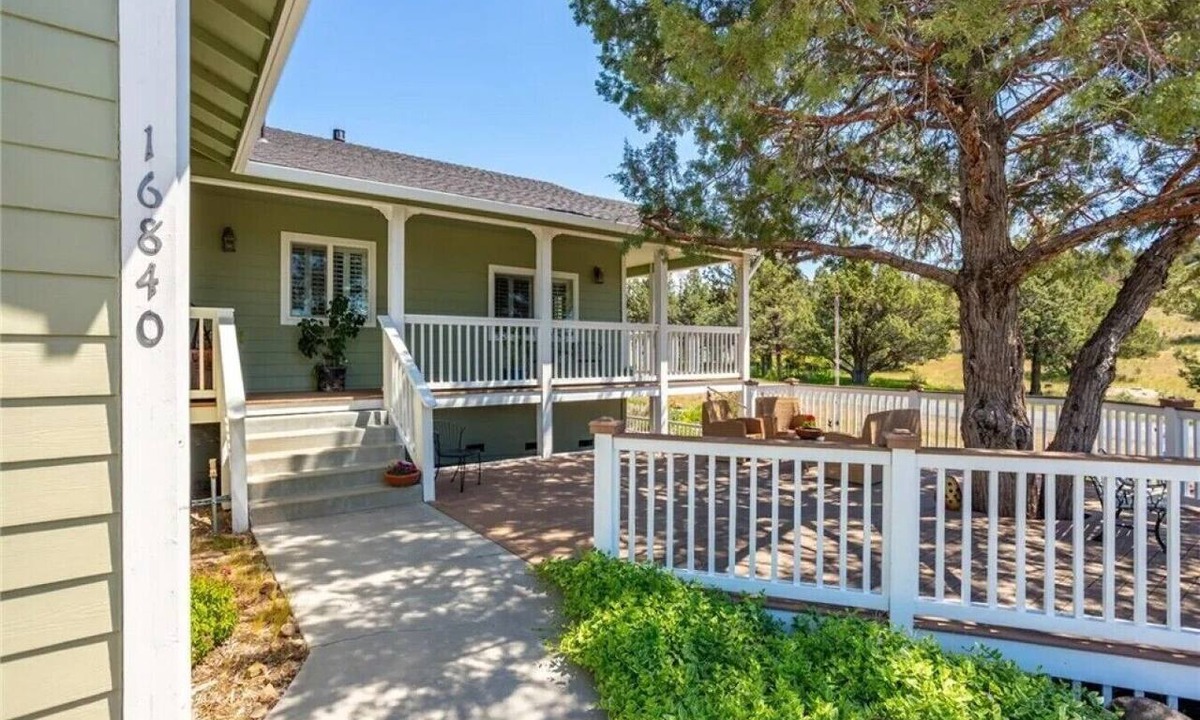 Weed House | Zen Modern Sanctuary in Lake Shastina – One Block from the Lake