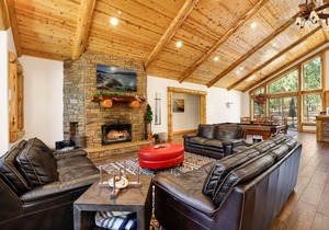 364 m² Cabin ∙ 4 bedrooms ∙ 14 guests