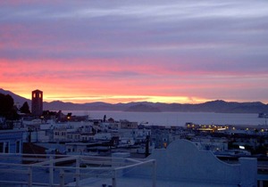 Amazing Location and Super-Sunny Top Floor Apartment with Breathtaking Bay Views