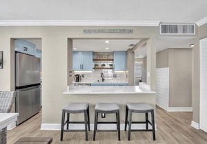 Beachfront condo with pool, gym and tennis courts in Marco Island
