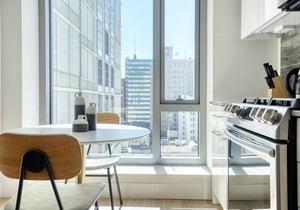 Charming Oakland 1BR w/Pool, W/D, Sky Deck, next to BART, by Blueground