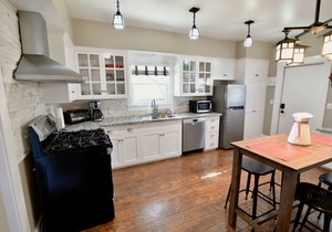 Close to Disney. 9 dollar Uber Ride. Walk to Packing House. CA historic home