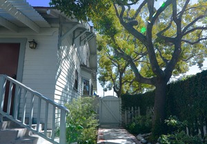 Close to Disney. 9 dollar Uber Ride. Walk to Packing House. CA historic home