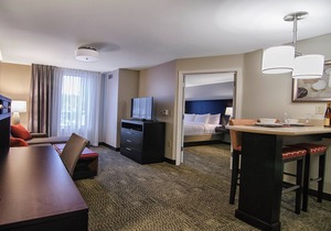 Free Breakfast Buffet. Downtown Marquette. King Suite. Near Northern Michigan University! in Marquette