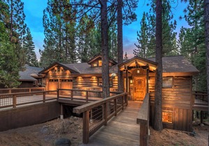 Luxury Tahoe City Home, Hot Tub, Pool Table, Ensuite Bathrooms