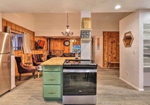 Peaceful Twain Harte Cabin w/ Deck & Fishing!