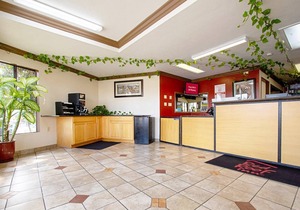 Red Roof Inn & Suites Monterey