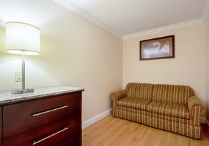 Red Roof Inn & Suites Monterey