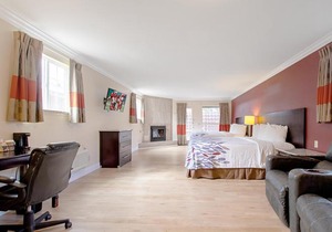 Red Roof Inn & Suites Monterey