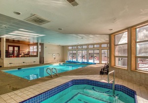 Spacious Ground-Level Condo with Ski Views, Shared Pool and Hot Tub in Keystone