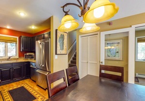Stylish Townhome with Deck & Shared Hot Tub - Walk to Beaches, Near Skiing