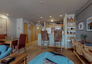 Walk to the Slopes from this Condo with Shared Indoor Pool & Hot Tub Access in Keystone