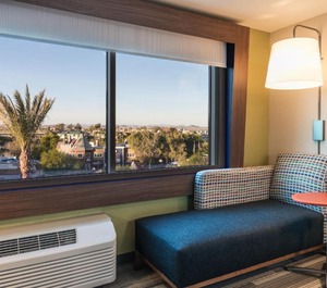 Holiday Inn Express Suites Havasu London Bridge Ihg Hotel 