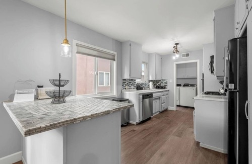 Van Nuys House | ৎ୭ Valerio Luxe Escape – Spacious Modern Homeৎ୭