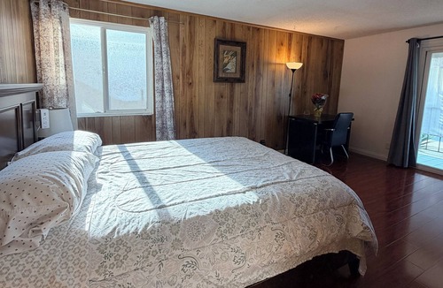 Hacienda Heights Bed & Breakfast | 双房独立卫浴套房 Two-Bedroom Suite with Private Bathroom