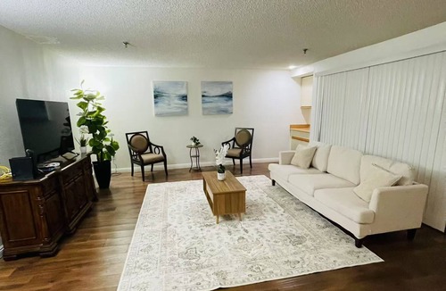 Pasadena Condo | 05 The Crown City Retreat All Inclusive Spacious 2bd 2ba Condo