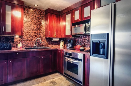Cathedral Hill Condo | 1 bd, 1 be Condo. Views, gym, pool, jacuzzi, sauna, 24 hours security
