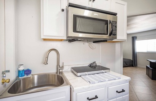 Las Vegas House | 1 Bedroom 1 Bath with separate entrance & Parking