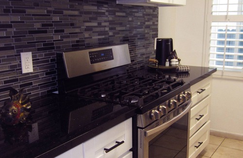 Beverly Grove Apartment | 1-bedroom 1 bathroom apartment in awesome, safe, quiet