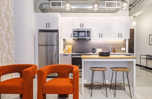 Historic Core Apartment | 1 Bedroom Condo with Rooftop Amenities – Pool, Jacuzzi & Breathtaking City Views