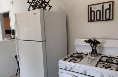 Oleander - Sunset Condo | 1 Bedroom Spacious Townhouse Midst of Downtown Bakersfield