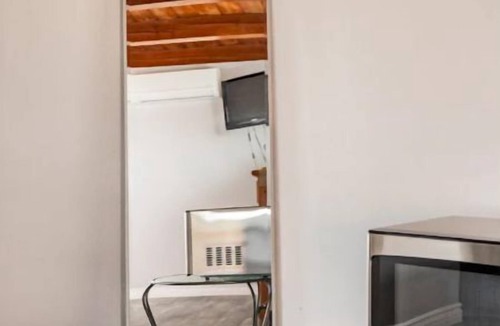 Hawthorne House | 1-bedroom vacation home just 5 minutes to Kia Forum