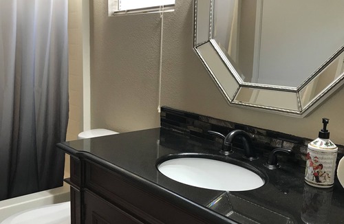 Stockton House | 1 Bedroom with Shared Bath. Quiet place for business professional or traveler