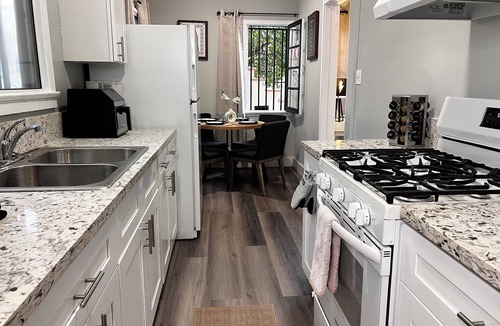 East Hollywood Apartment | 1-BR Retreat in East Hollywood – Prime Location!