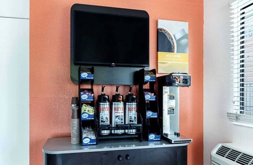 Fresno Apartment | 1 King Bed|Non-Smoking,Micfridge