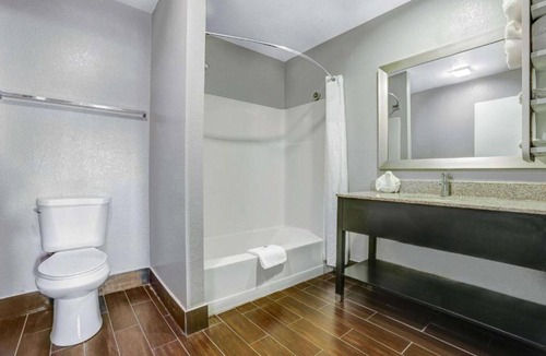 Ukiah Apartment | 1 King Bed|Non-Smoking