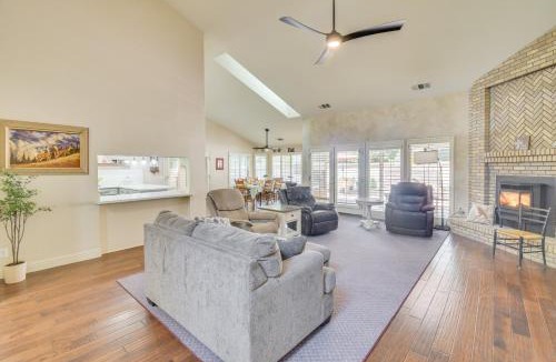 Merced House | 1 Mi to Applegate Park Zoo: Pet-Friendly Home