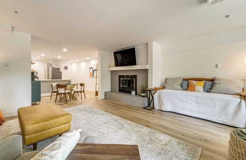 Incline Village Condo | 1 Mi to Lake Tahoe & Beach! All-Season Getaway