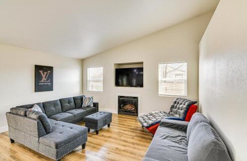 Fernley House | 1 Mi to Pioneer Crossing Casino: Fernley Retreat!
