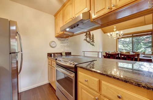 Shaver Lake Condo | 1 Mi to Shaver Lake! Family & Couples Condo