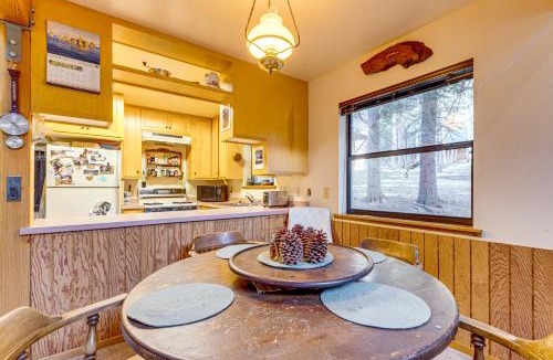 June Lake House | 1 Mi to Skiing! Cabin Hideaway on June Lake Loop