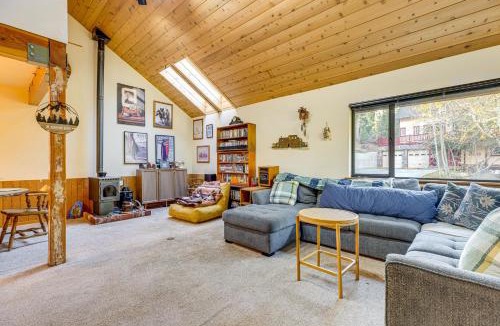 June Lake House | 1 Mi to Skiing! Cabin Hideaway on June Lake Loop