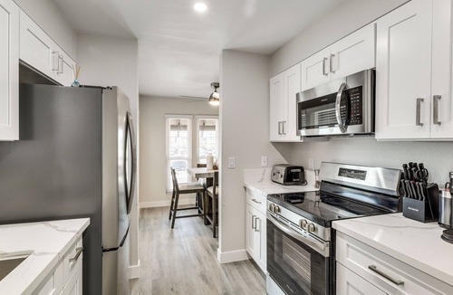 Paradise Apartment | 1 Mi to Unlv & Strip! Modern Vegas Condo