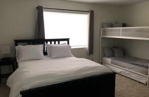 Lake Havasu City House | 1 min to Lake w/ Pool, Spa, BBQ, Family Home "The Pineapple House"